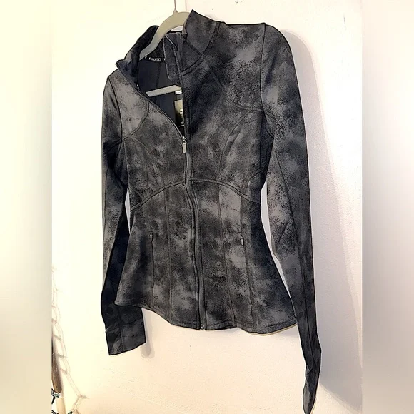 NWOT! Fabletics Full Zip Jacket- Size M - Picture 5 of 6